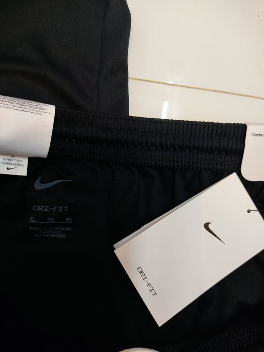 Продавам анцунг Nike