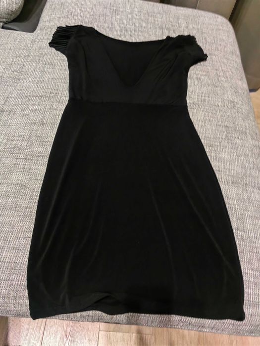 Стилна черна рокля
