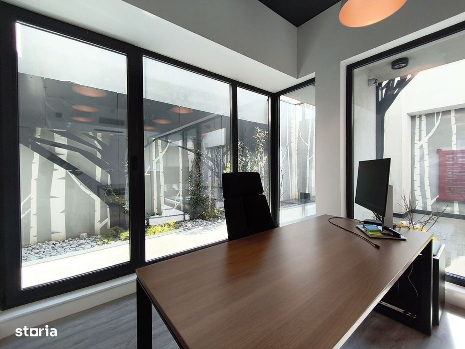 Birou și curte 100 mp in Centru, curte proprie și loc parcare.