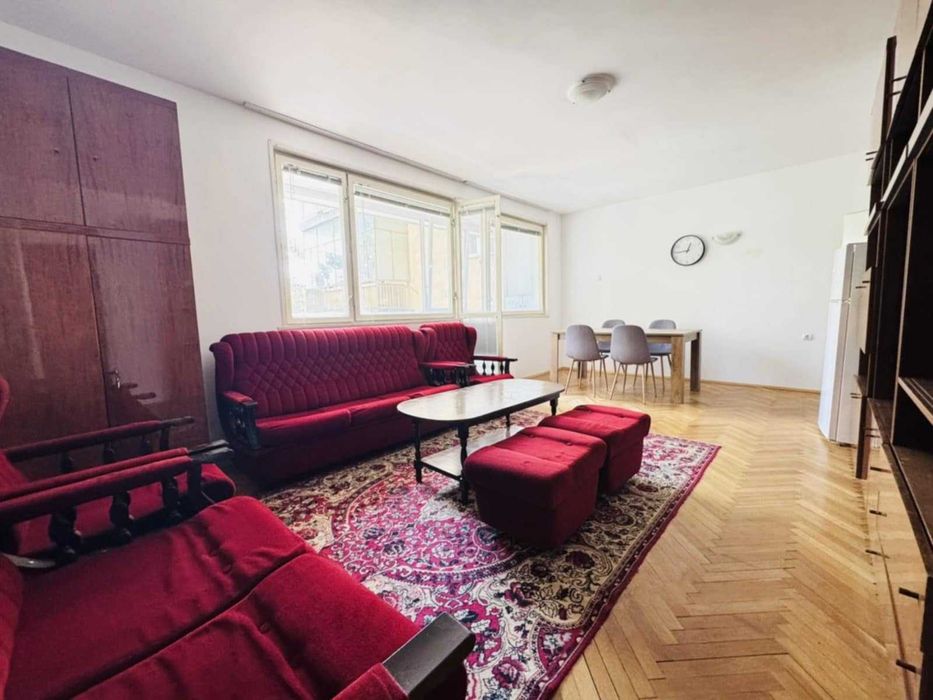 Дава се под наем Тристаен апартамент в Варна, Левски - 110 кв.м за 459 € - Снимка #1