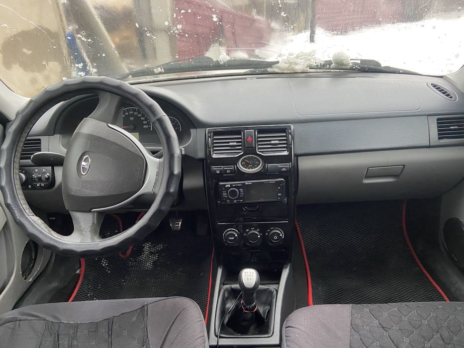 Продам приору.