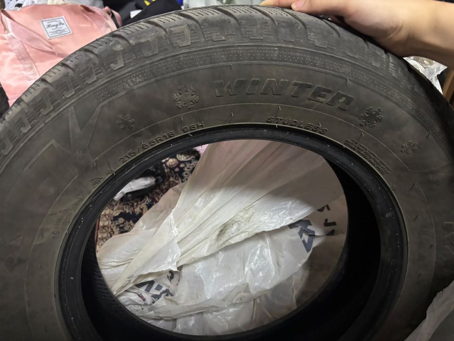 Зимные шины 215/65R
