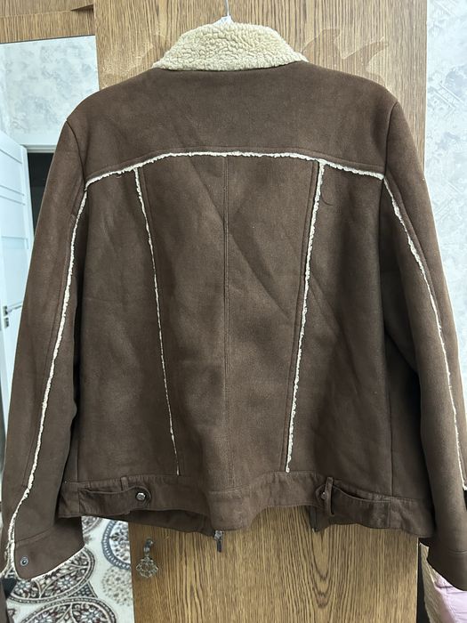 Продаются пальто и куртки по 100 тыс