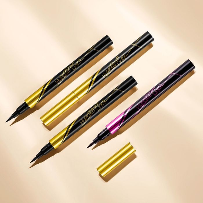 Тип: Писалка за очна линия

Цвят: Черен

Водоустойчива – издържа цял д