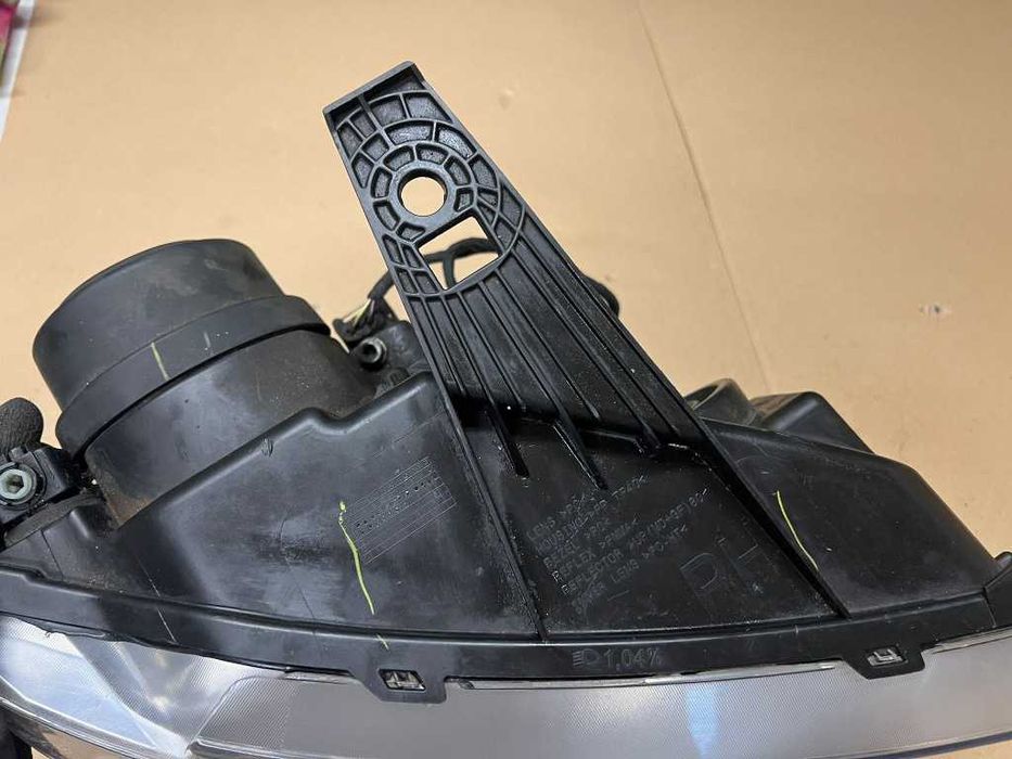 Far stanga dreapta cu lupa Jeep Compass 2012