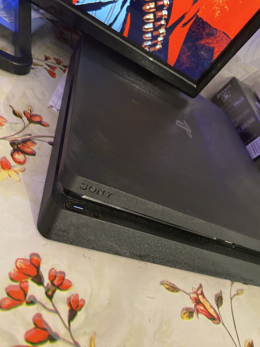 Vand ps 4 slim full box plus jocuri