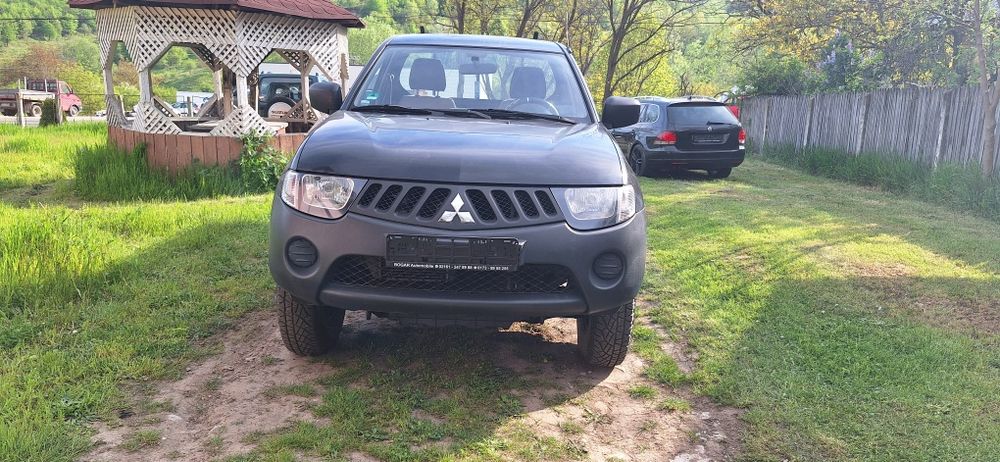 Vând Mitsubishi l200 2 locuri