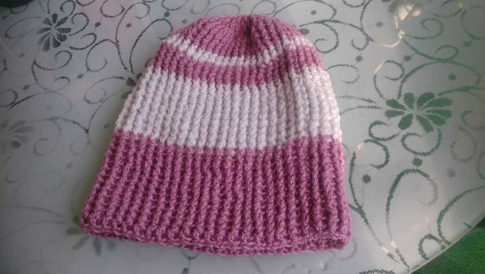 Зимни шапки.Ръчно плетиво,безшевни.НОВИ