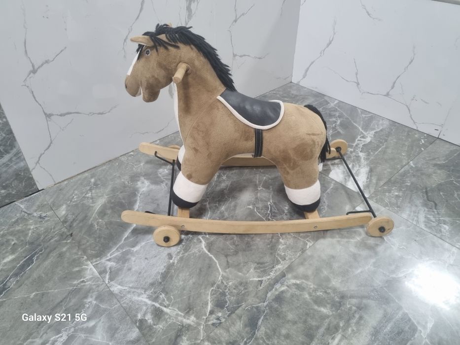 Продам Лошадка-качалка