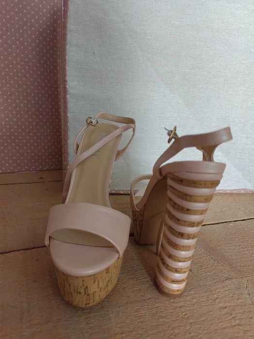 Sandale noi marimea 38