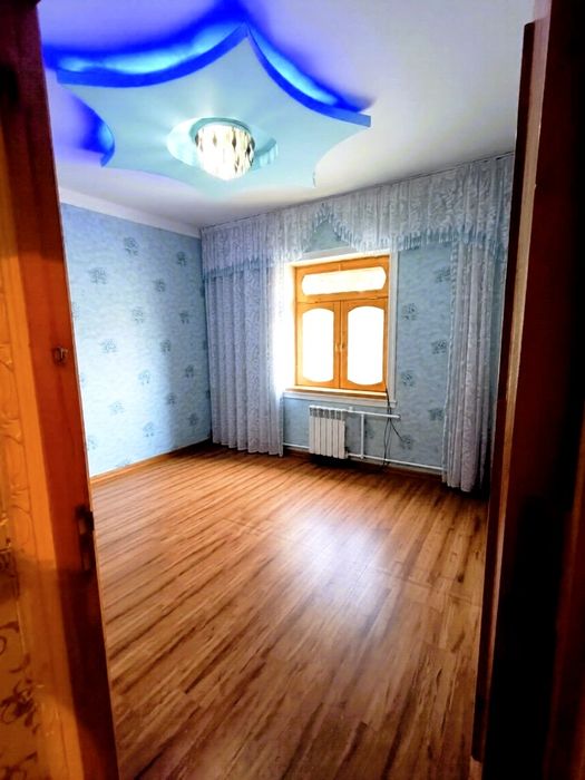 Продаётся квартира, 4-х комнатная, 2-этаж. Саттепо 42-дом