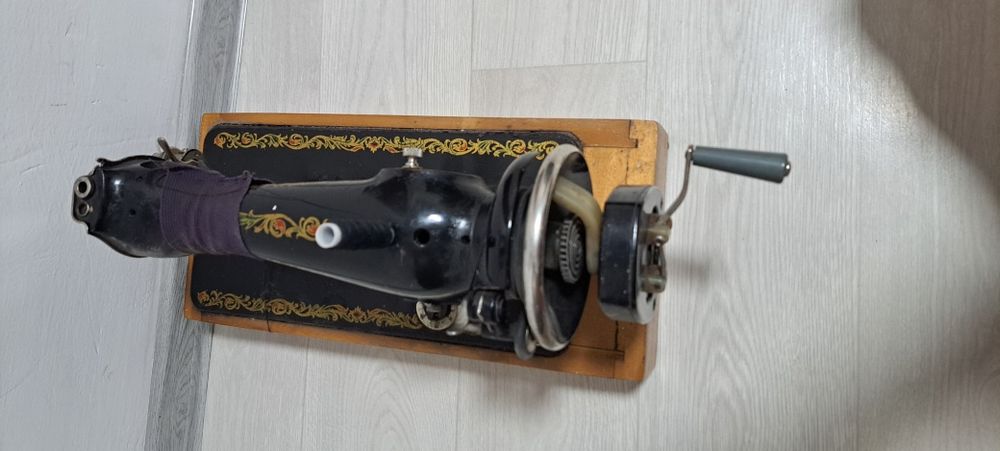 Продам швейную машинку