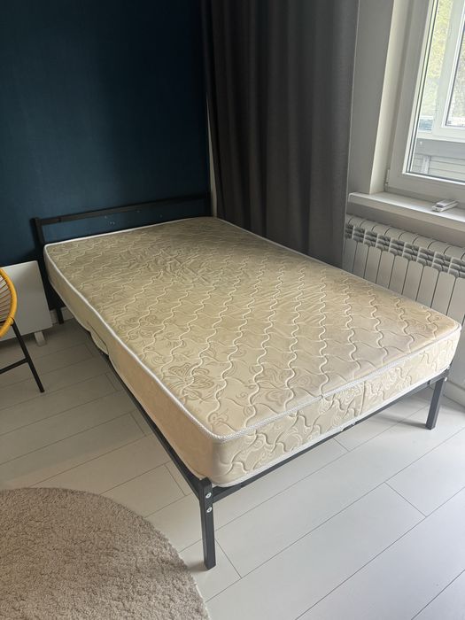 Продам кровать 120 см с матрасом