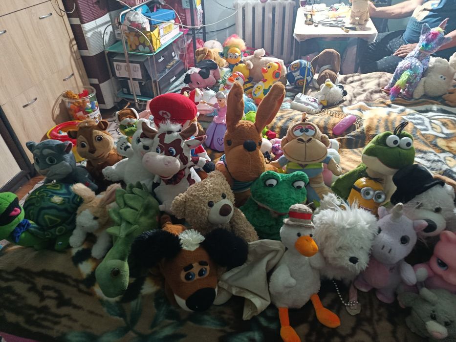 Продаю разные игрушки  на батарейках разные,работают