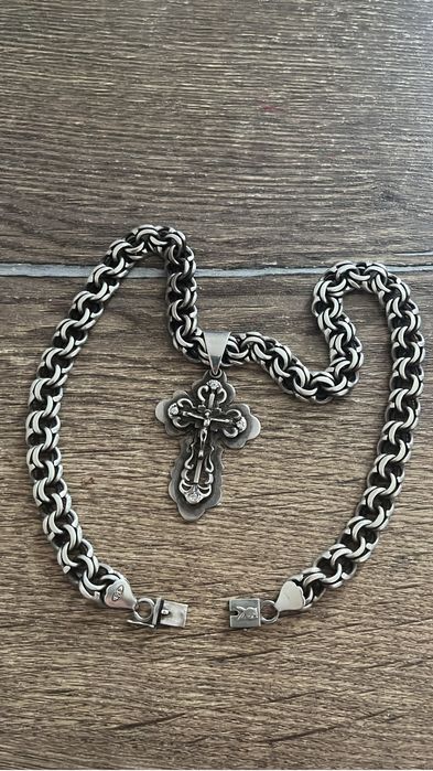 Серебряная цепь с крестиком