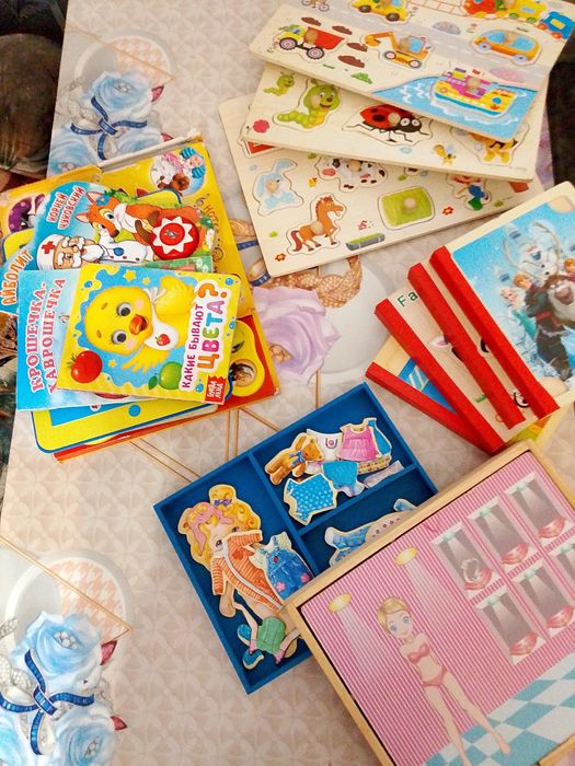 Продам детские развивашки и книжки
