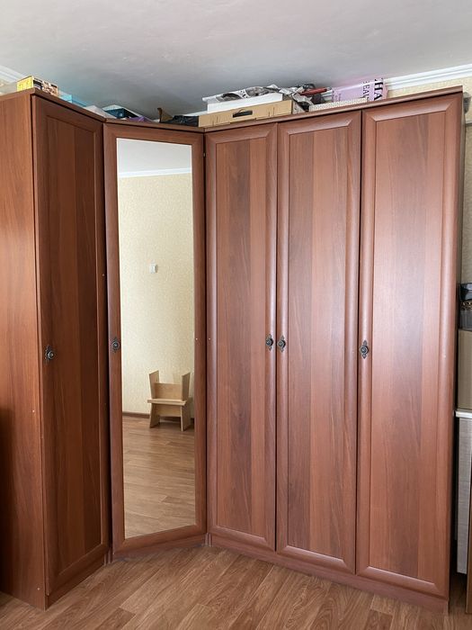 Продается шкаф с комодом