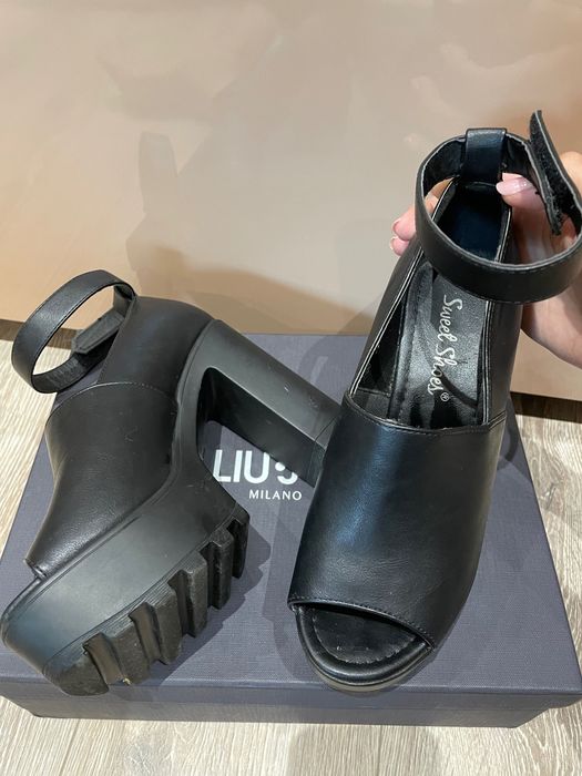 Обувки на висок ток