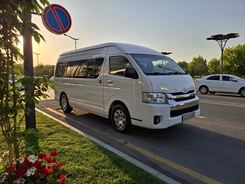 TOYOTA HIACE сотилади 2012 йил