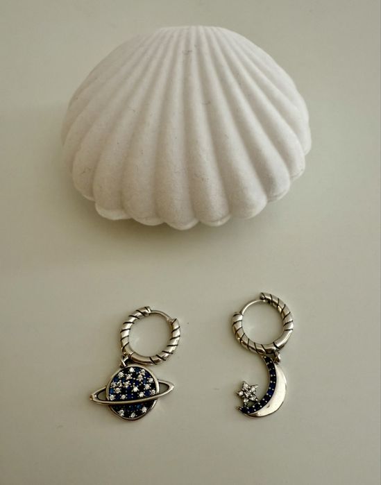 S925 Сребърни обеци с цирконий - планета и луна със звезда