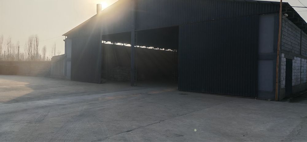 Продается нежилое помещение 3.000 метр 3+ гектаро земли