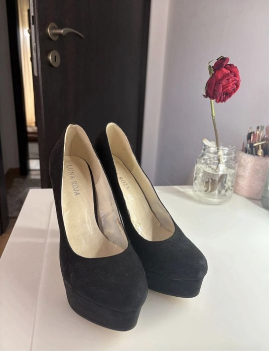 Vand pantofi cu toc