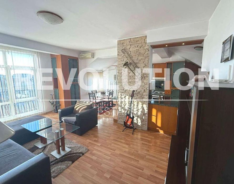 Дава се под наем Тристаен апартамент в Варна, Лятно кино Тракия - 130 кв.м за 797.64 € - Снимка #1