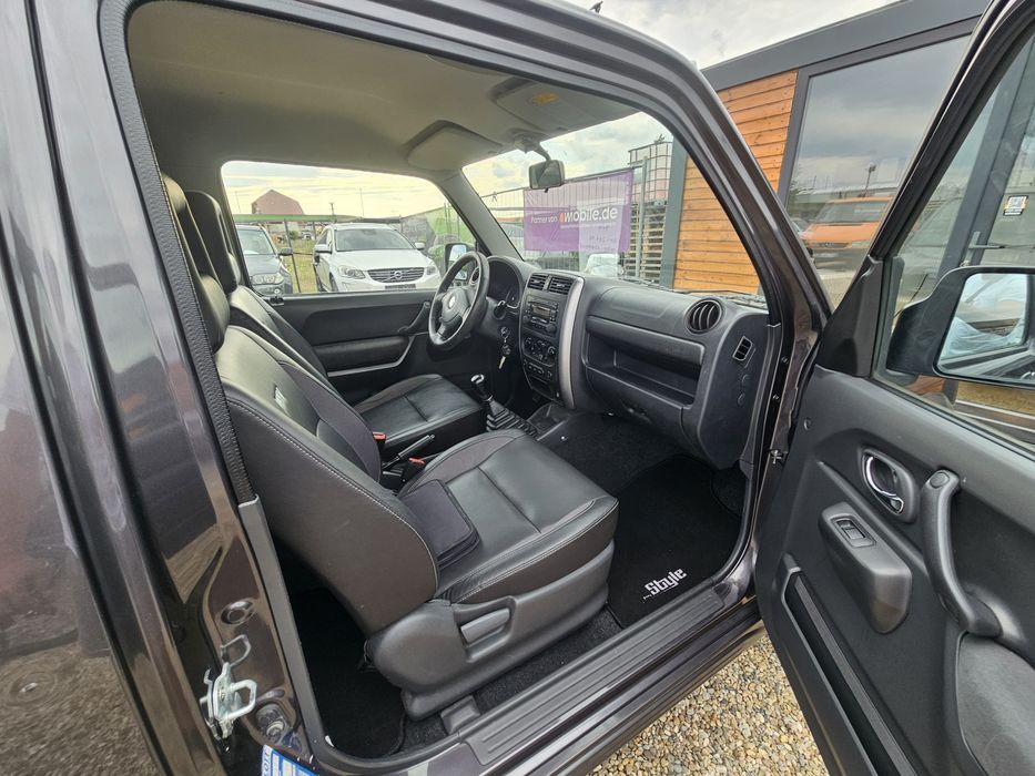 Suzuki jimny Style.3 Benzina 2011.07,Euro5 4x4 cu reductor Aer condiționat, Jante   Posibil rate *