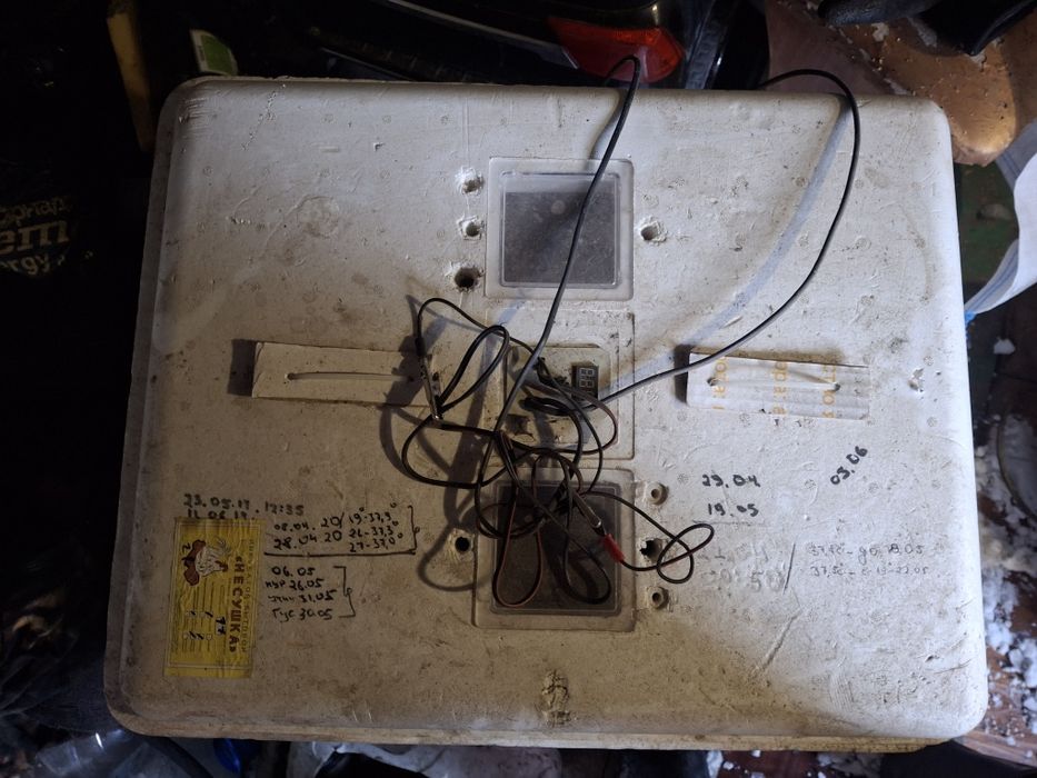 Продам инкубатор на 77 яиц