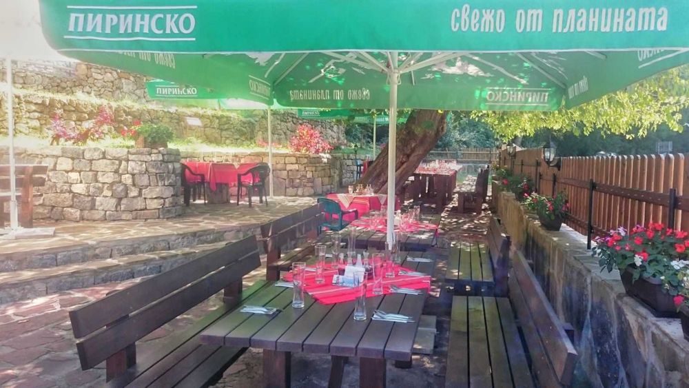 Комплекс -механа и къща за гости до Гложенския манастир и Тетевен !