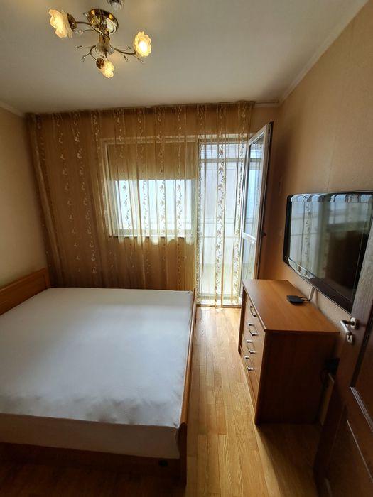 З-стаен апартамент под наем с гараж в центъра