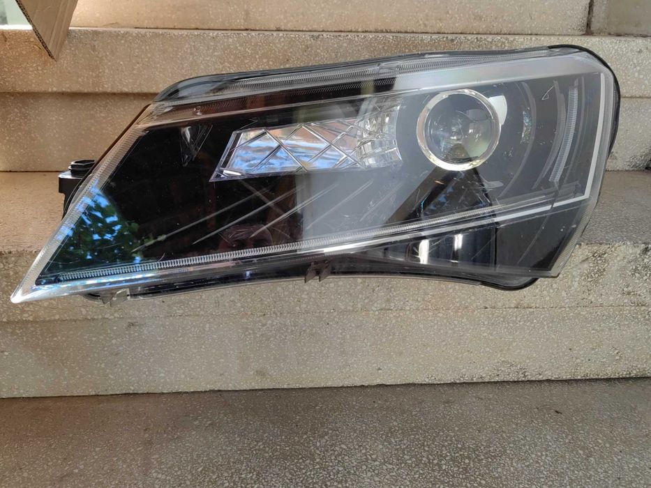 Фар Skoda Superb Bi-Xenon LED ляв / Фар Шкода Суперб Оригинален