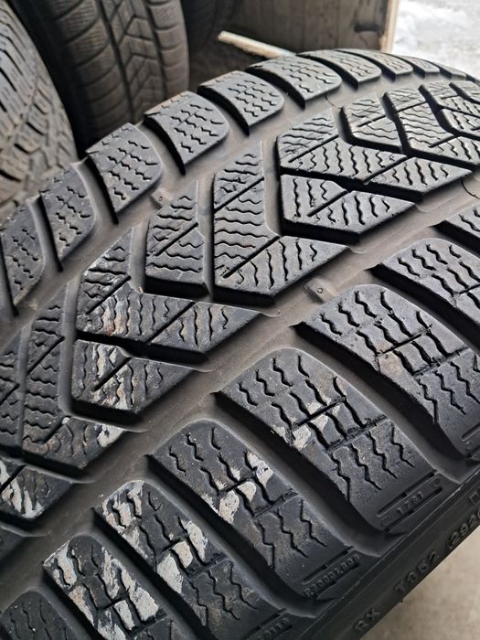 1xAnvelopa second iarna 255 35 R20 Pirelli 6mm