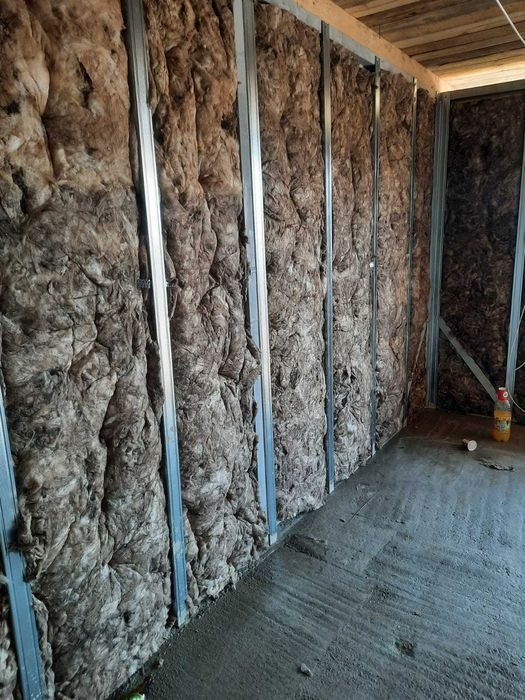 Casa modulara din structura metalica si panou sandwich termoizolant