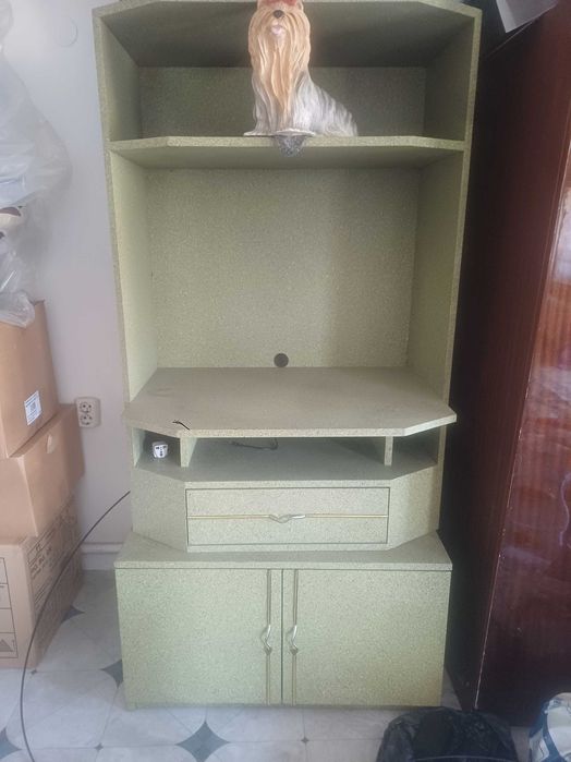 Продавам секция.