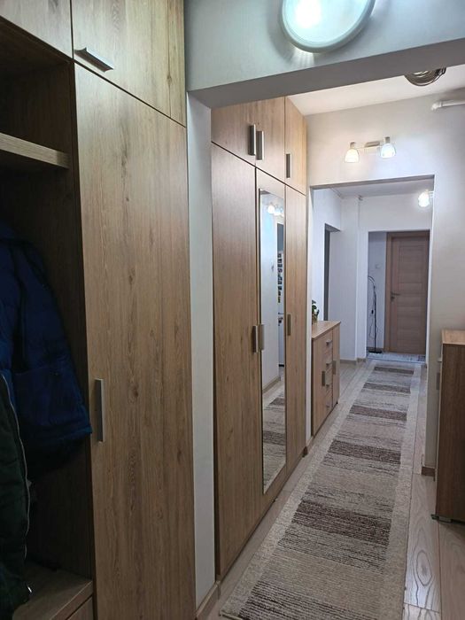 Vând apartament cu trei camere,zona Tudor