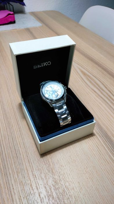 Чисто нов часовник Seiko с кутията.