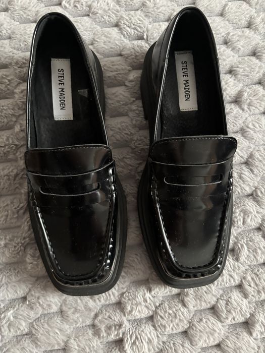 Черни лачени лоуфъри Steve Madden