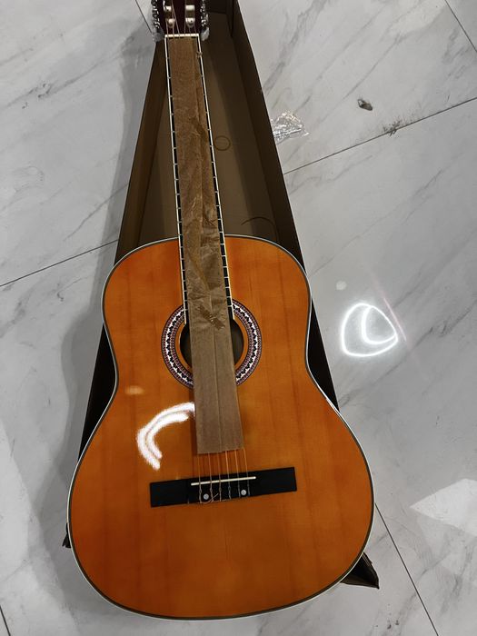 Gitara sotiladi razmer 39