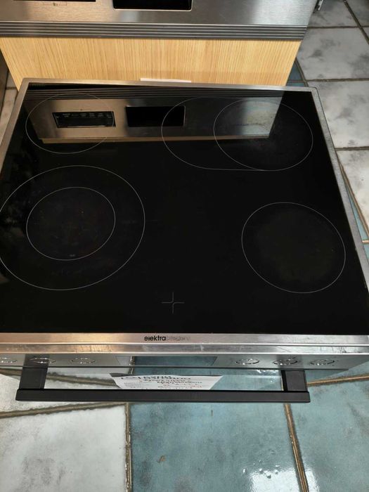 Фурна с плот за вграждане Elektra bregenz A+++