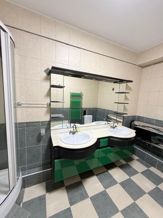 Продам срочно: унитазы, биде, полотенцесушители, ванна