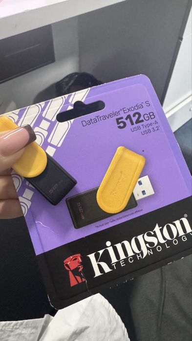 Продам новую флешку на 512 gb