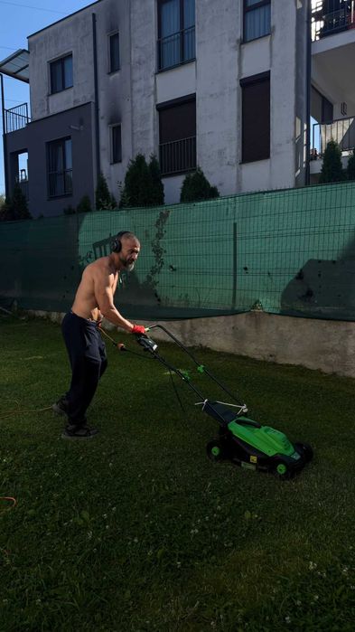 Mașină de tuns iarbă