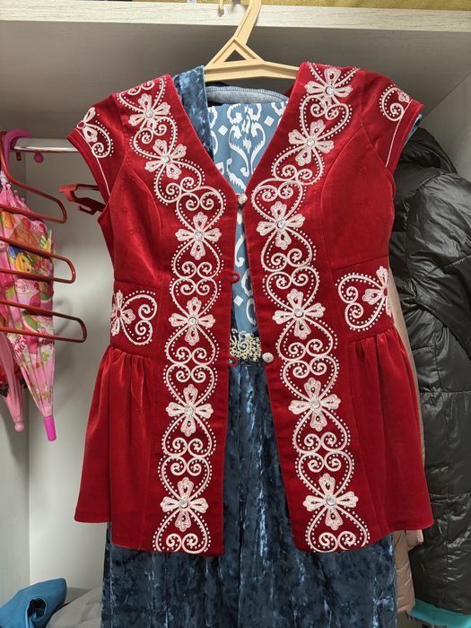 Продам   жилетки