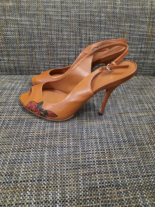 Gucci slingback peep-toe brown-camel shoes