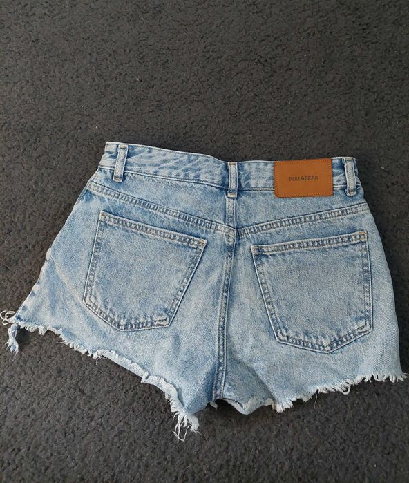 Pantalonii scurți Pull&Bear