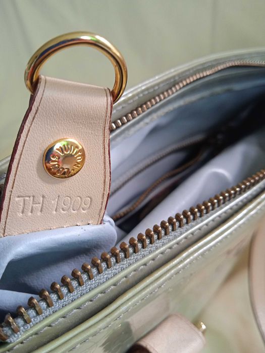 Дамска чанта Louise Vuitton