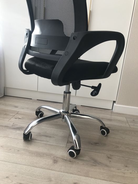 Продам кресло офисное