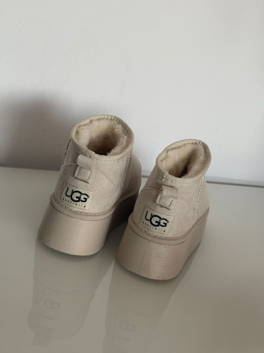 Vand Ugg uri Marimea 39