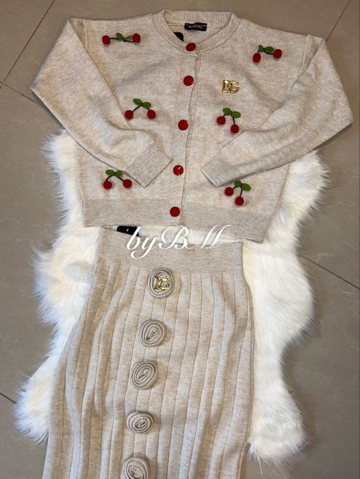 Compleu dama tricot cu cireșe și trandafiri